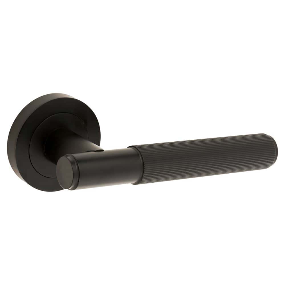 Altro Nova Lines Door Handle on Rose - Matt Black