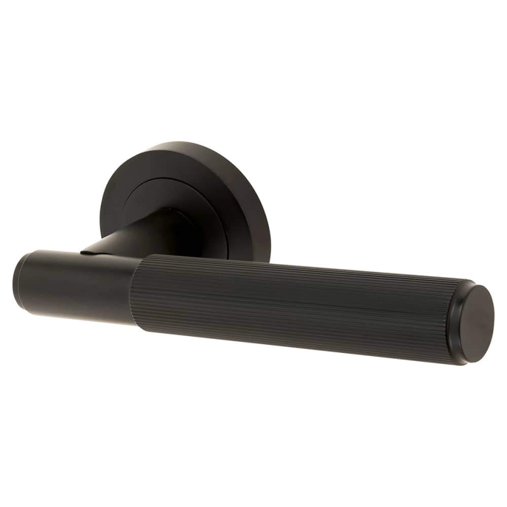 Altro Nova Lines Door Handle on Rose - Matt Black