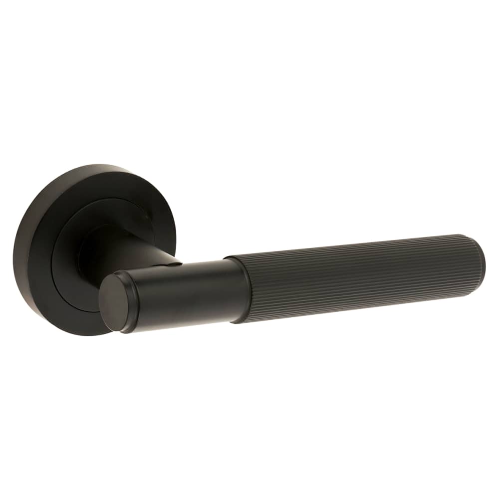 Altro Nova Lines Door Handle on Rose - Matt Black