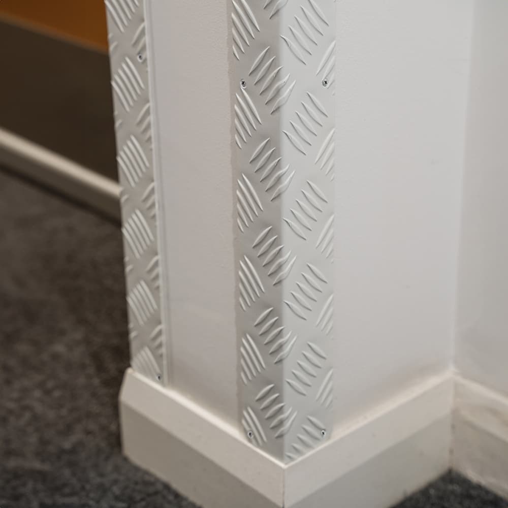 1200mm Aluminium Angle - Equal Sided - 50 x 50 x 1.5mm - Checker Plate 5 Bar Tread - White