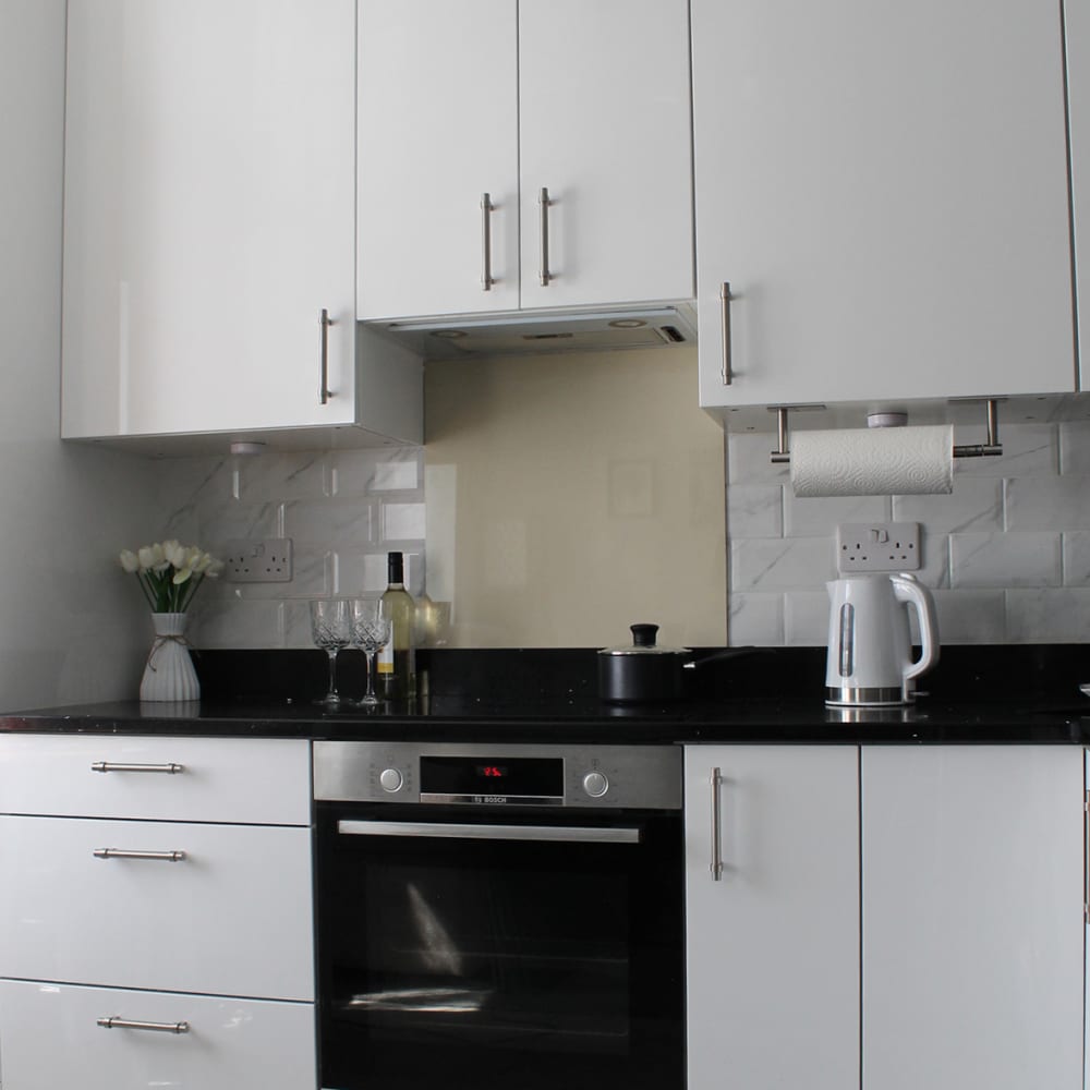 Altro Aluminium Kitchen Splashback - 600 x 750mm - Gloss Light Ivory