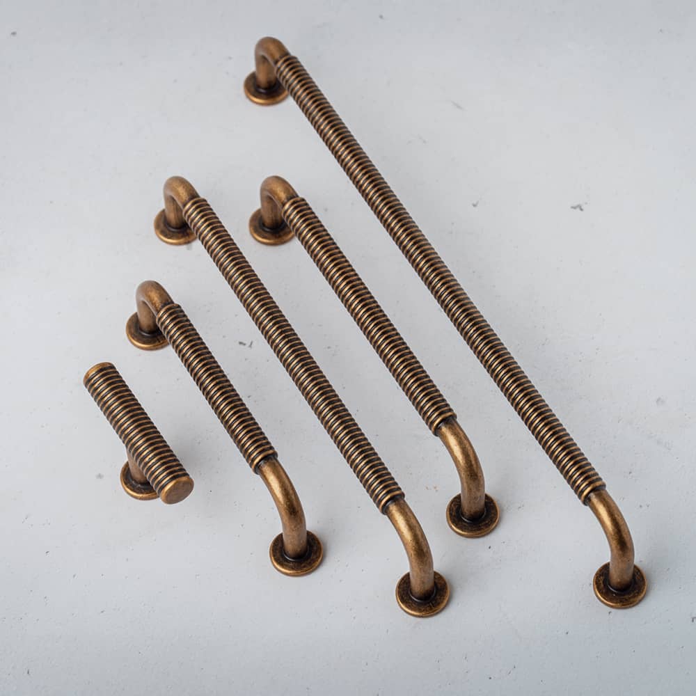 Altro Crewe 10mm Reeded D-Bar Cabinet Pull Handle - 128mm Centres - Antique Brass