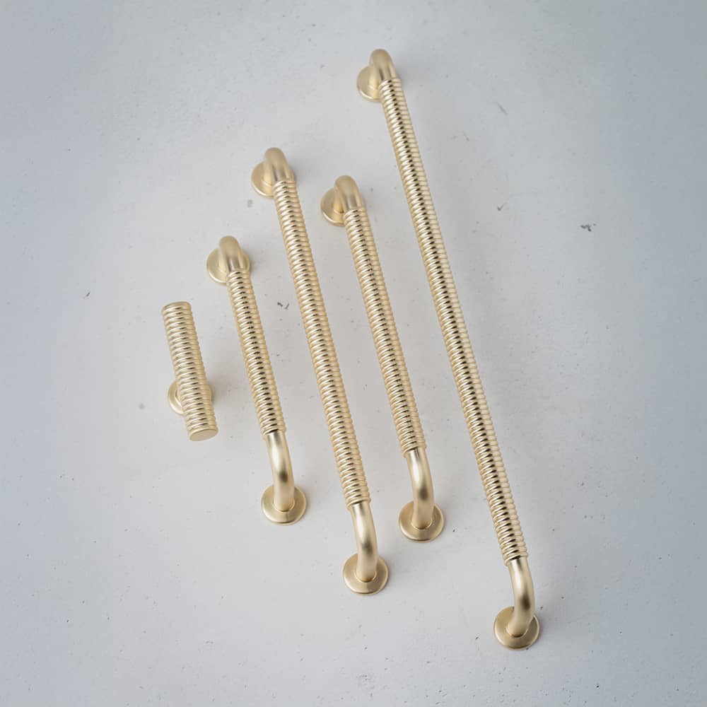 Altro Crewe 10mm Reeded D-Bar Cabinet Pull Handle - 128mm Centres - Satin Brass