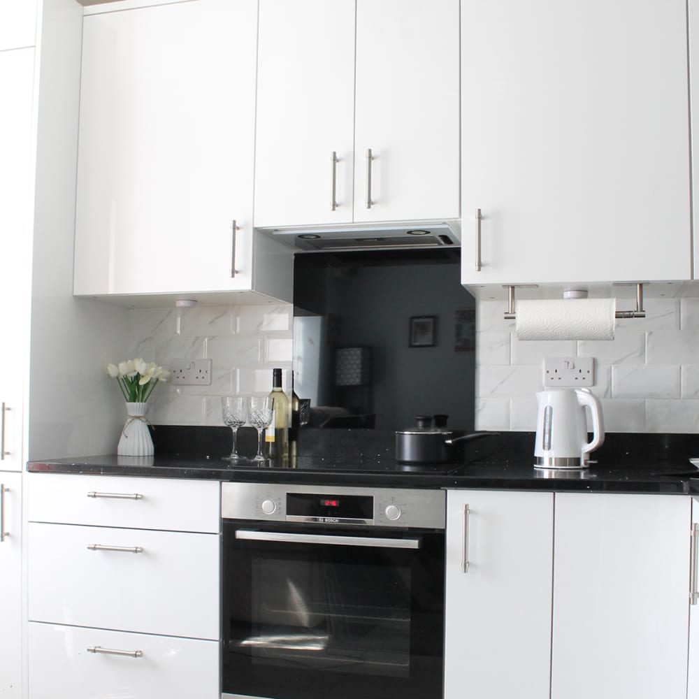 Altro Aluminium Kitchen Splashback - 600 x 750mm - Gloss Jet Black