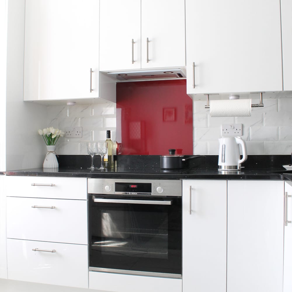 Altro Aluminium Kitchen Splashback - 600 x 750mm - Gloss Burgundy Red
