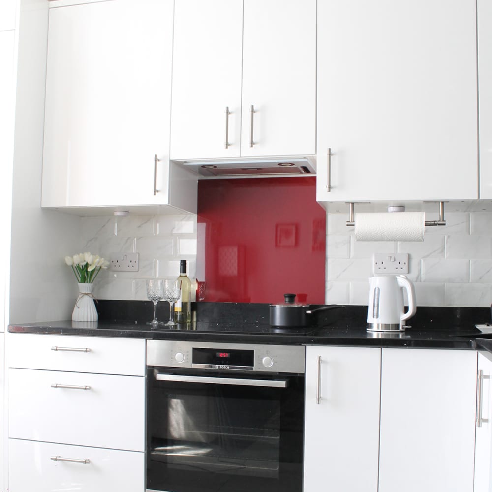 Altro Aluminium Kitchen Splashback - 900 x 750mm - Gloss Burgundy Red