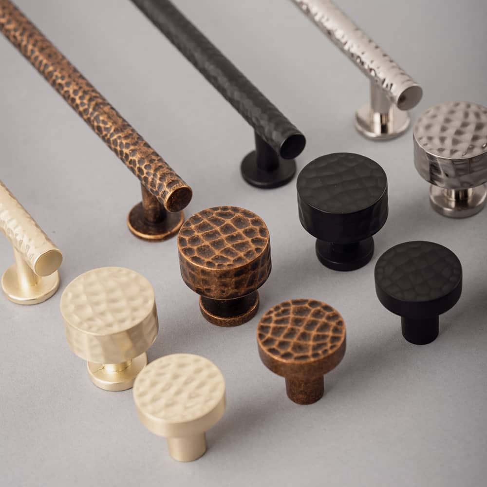 Hampstead Kendal 10.5mm Hammered T-Bar Cabinet Pull Handle - 224mm Centres - Antique Brass