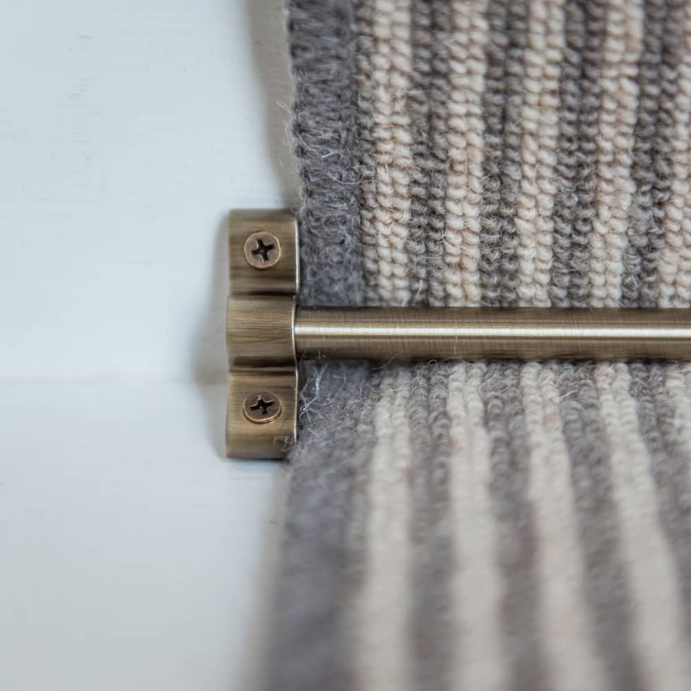 Altro Stair Rod with Plain Finials - 900mm Length - Antique Brass