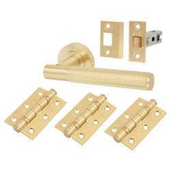 Serozzetta by Carlisle Brass Satin Brass Lagos Knurled Latch Door Handles on Rose Ultimate Pack - Lagos Range