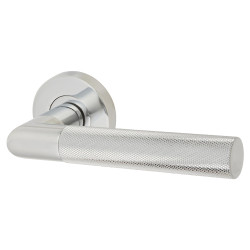 Jigtech Polished Chrome Knurled Door Handles on Round Rose - Tactil Range