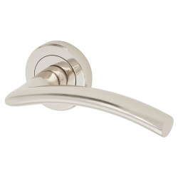 Serozzetta by Carlisle Brass Polished Nickel Door Handles on Round Rose - Trenta Range