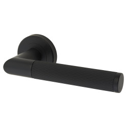 Serozzetta by Carlisle Brass Matt Black Lines Door Handles on Round Rose - Trend Range