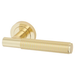 Altro Satin Brass Reeded Door Handles on Round Rose - Lily Range