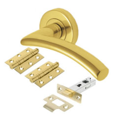 Heritage Brass by M Marcus Polished Brass Latch Door Handles on Rose Pack - Centaur Range