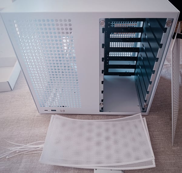 A detail of Sagittarius 8-bay NAS Case