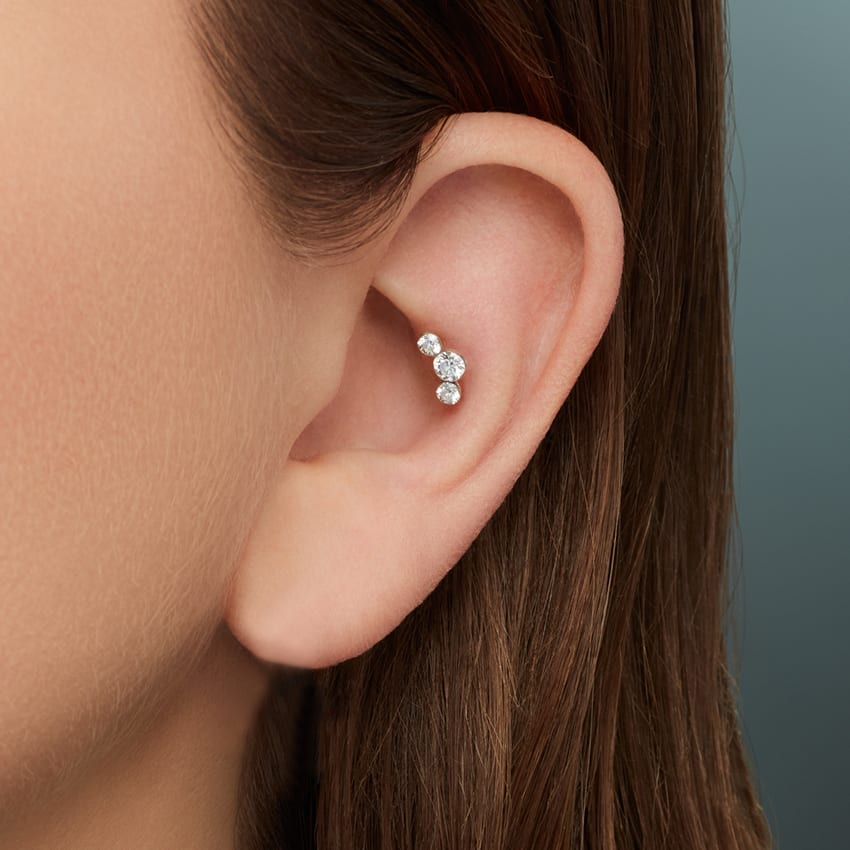 Invisible Set Three Diamond Curve Threaded Stud Earring Yellow Gold