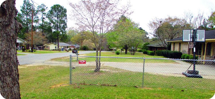 buy a chain link fence help me