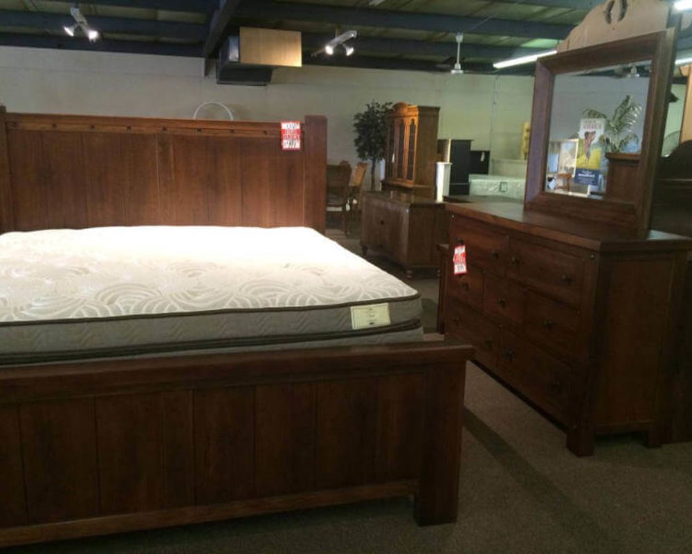 Englander Mattresses Custom Furniture And Flooring