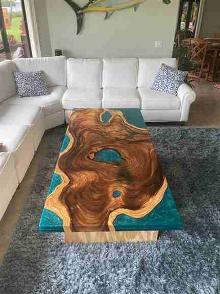 Unique live edge tables