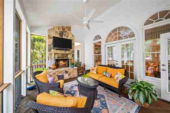 Kitchen Breakfast Integrated into one entertaing / cooking space Kitchen Breakfast Integrated into one entertaing / cooking space