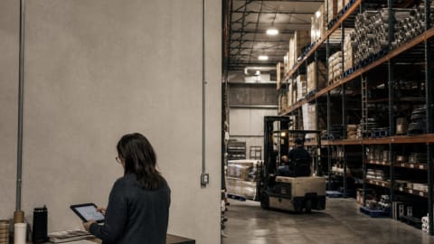 B2B e-commerce hits an operational inflection point: what distributor moves signal for procurement teams