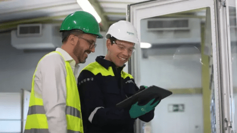 Schneider Electric expands EcoCare to 3-phase UPS with AI-powered condition-based maintenance