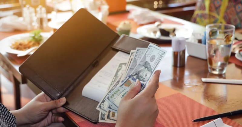 Is Cash Still King for Restaurant Goers? Exploring the Trend of Cashless Payments