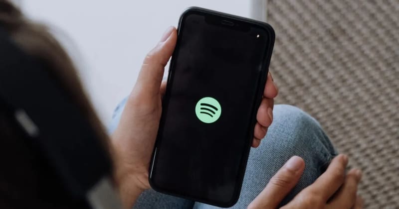 Spotify’s Newest AI “DJ” Aimed at Curating a Traditional Radio Experience
