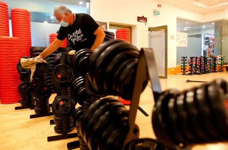 Strategies for Reopening Gyms In A Hybridized Fitness Landscape