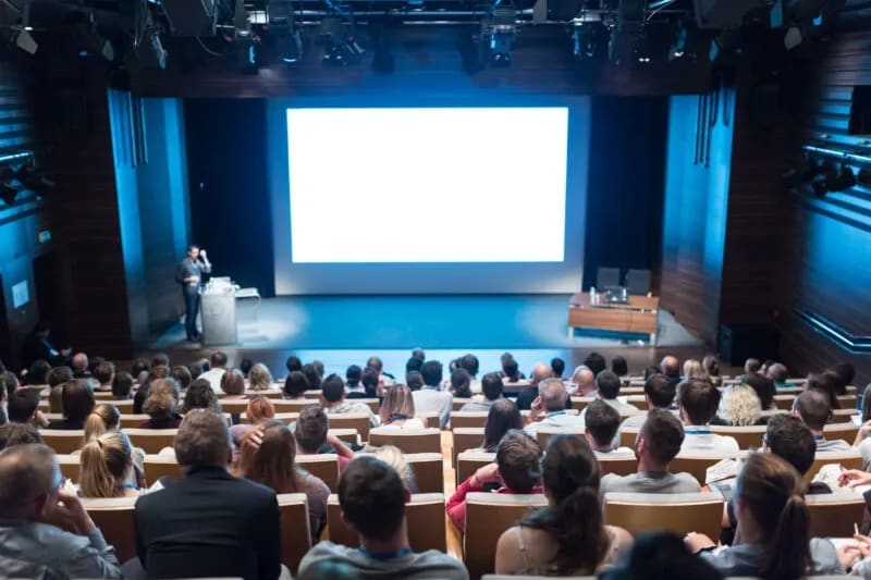 Medical Professionals Leave and Join the Industry in Droves. How Should This Shape Healthcare Education?