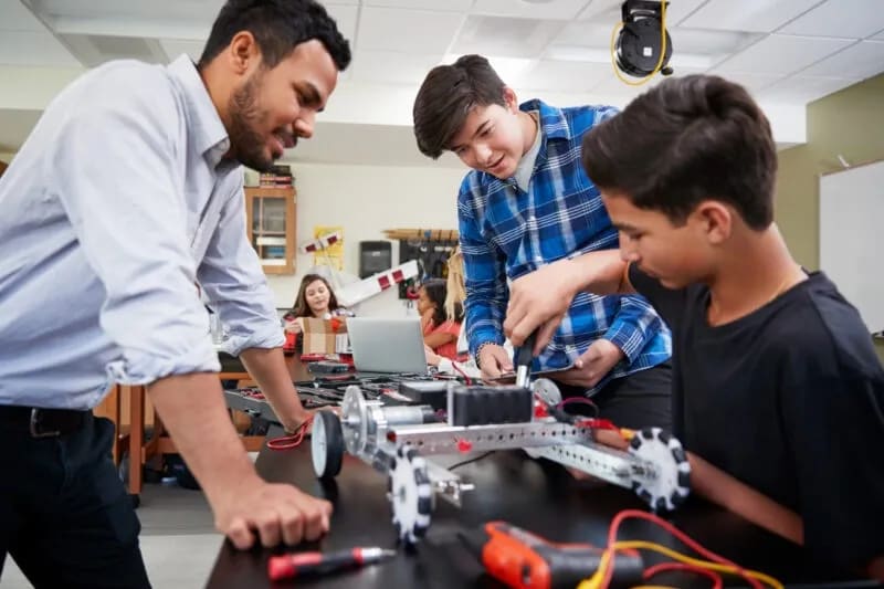 Should Teachers Use AI to Promote STEM Education?