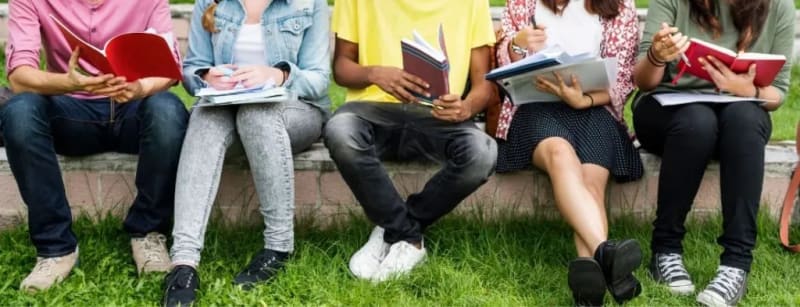 5 Benefits of Digital Signage on College Campuses