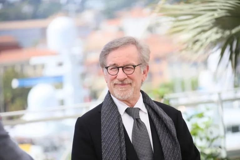Learn How Steven Spielberg Executes Crowd Control