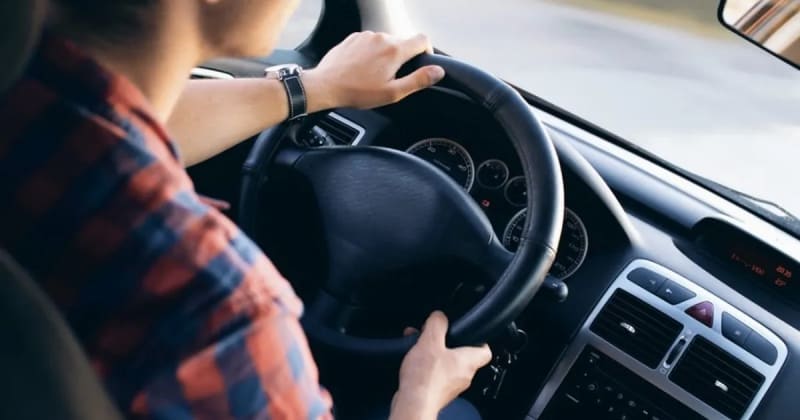 Virtual Driving Instructor & Close-To-Reality Driving Simulator