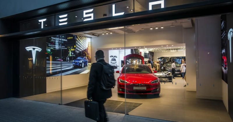 On the Road – Tesla Style