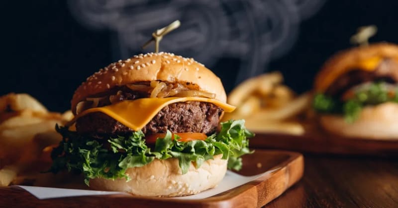 The Perfect Burger: A Master Chef’s Take on the Right Recipe and Equipment