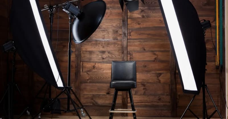 Cinematography Tips: How to Use Additive and Reductive Lighting
