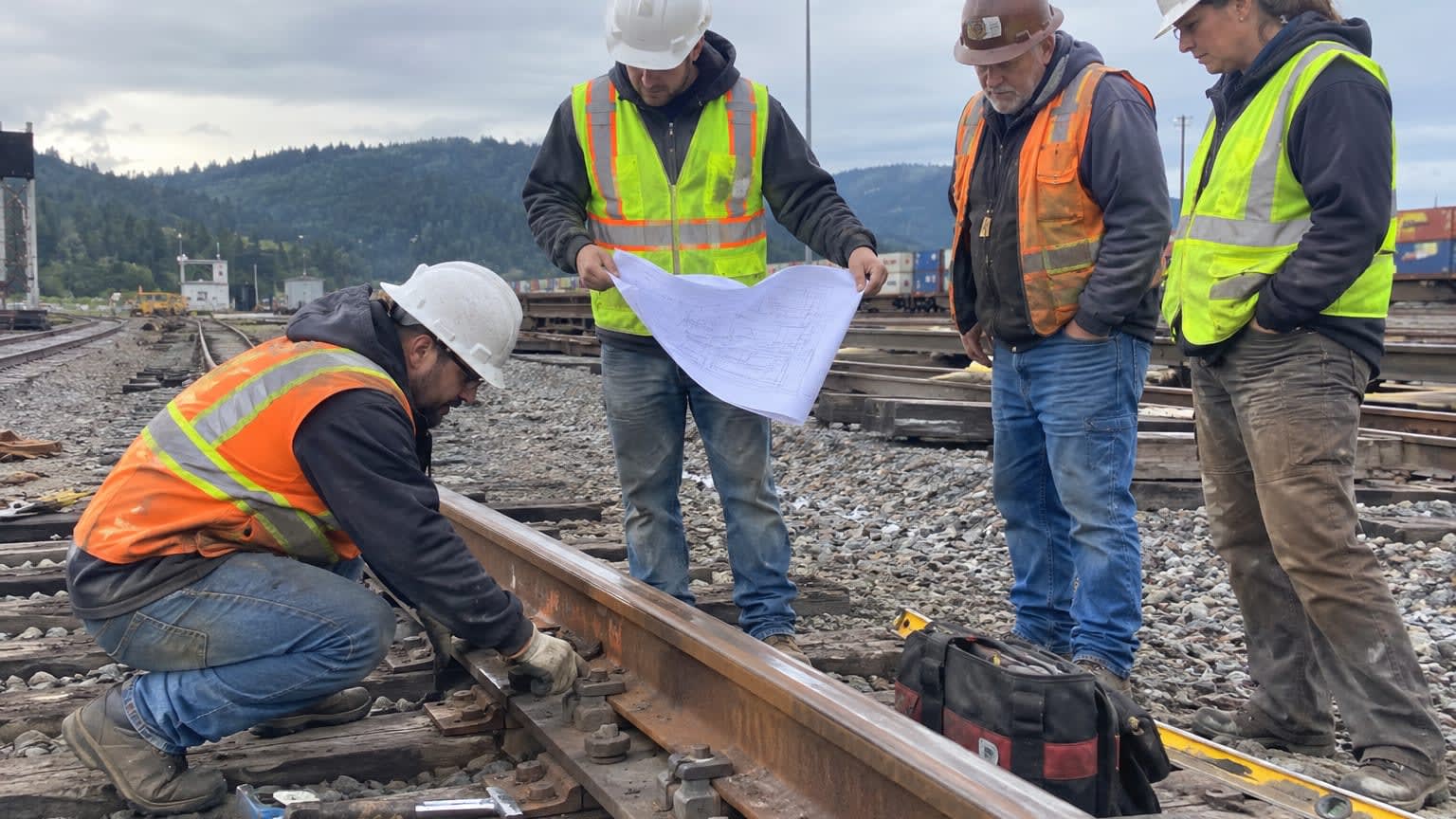 Coos Bay gets $204.8M to build rail for new container port