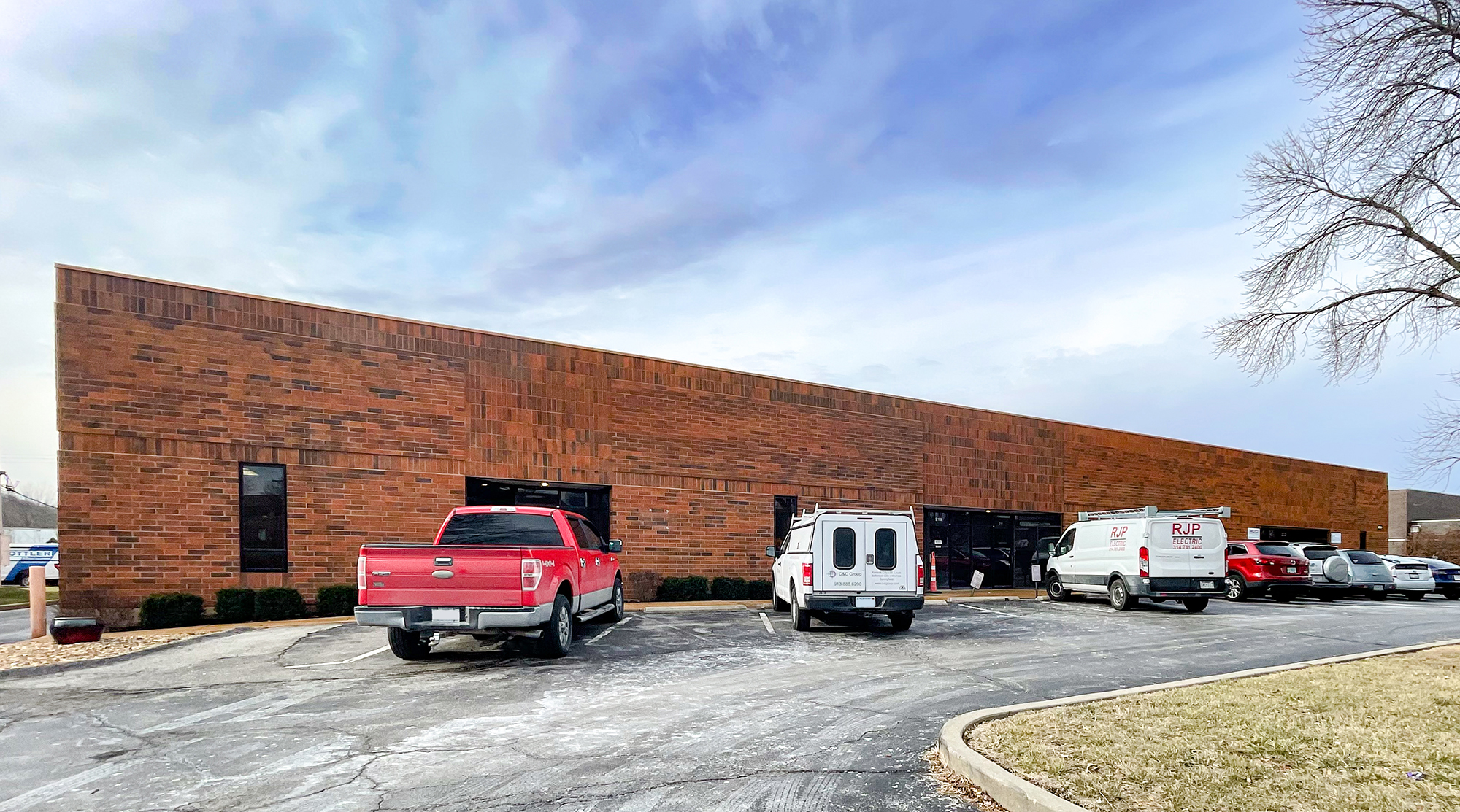 213-221 Chesterfield Industrial Blvd — Lease in Chesterfield, MO, photo 1 of 4