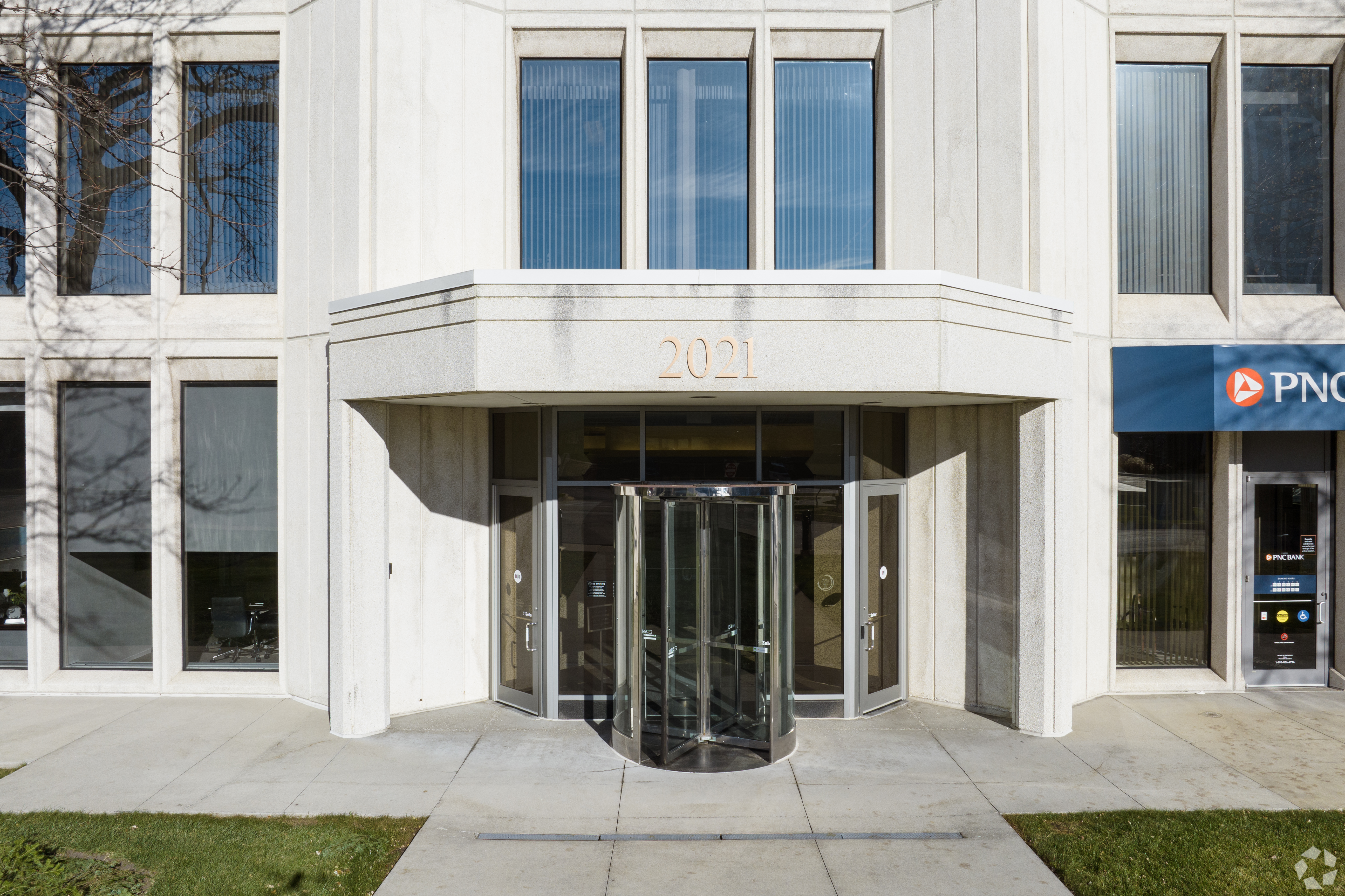 Commerce Plaza III — Lease in Oak Brook, IL, photo 4 of 8