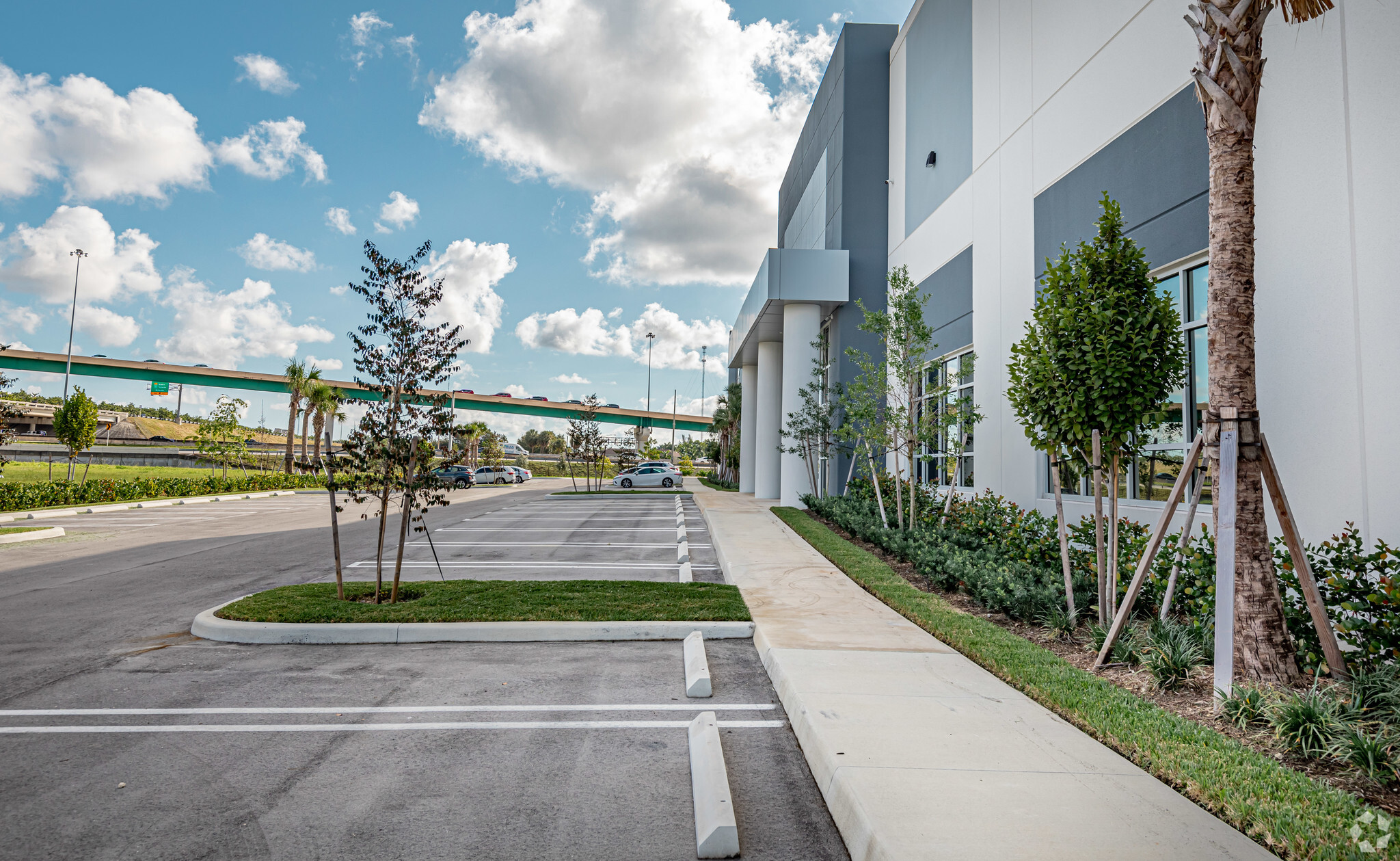 Gateway Commerce Park, Bldg 1 — Lease in Miami Gardens, FL, photo 1 of 8