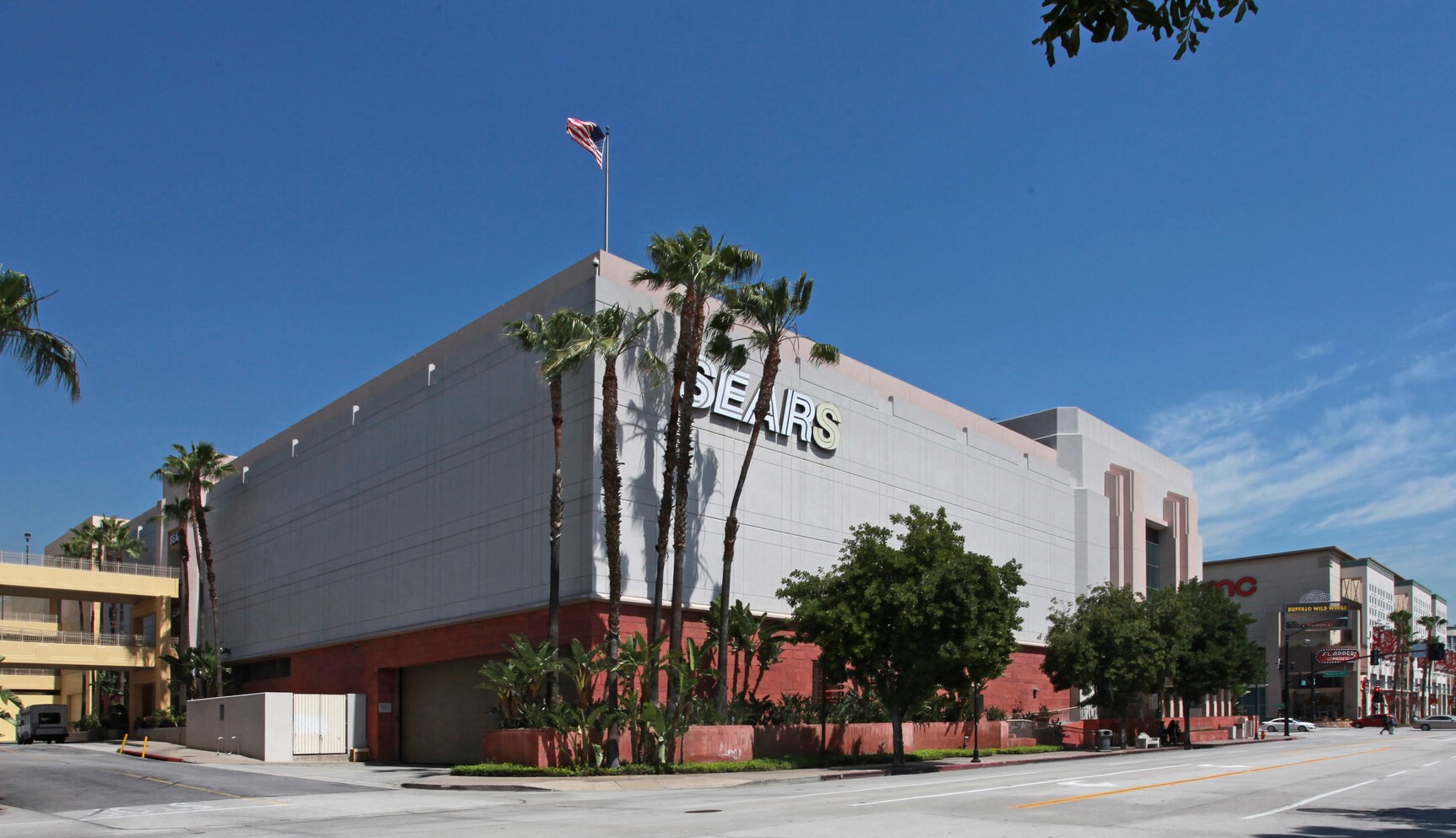 111 E Magnolia Blvd, Burbank, CA 91502