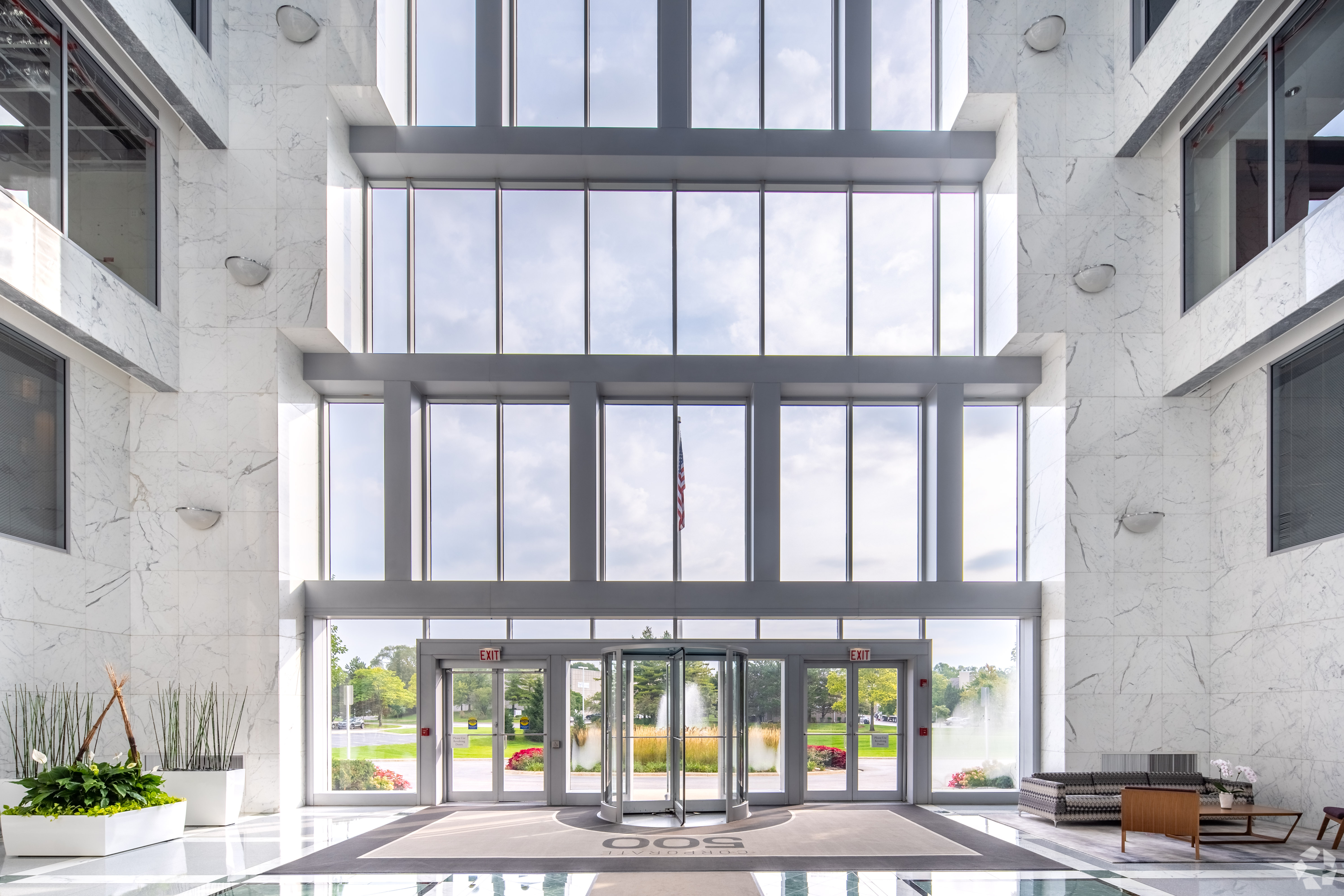 Corporate 540 — Lease in Deerfield, IL, photo 3 of 8