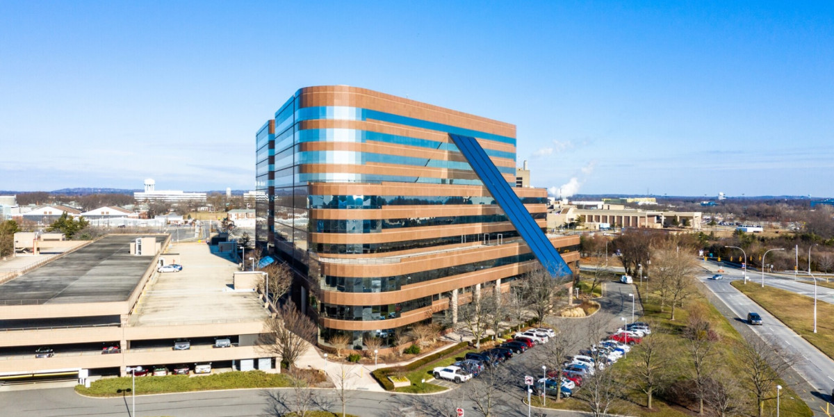 ビル 760 Madison Avenue Nears Topping Out On Manhattan's Upper