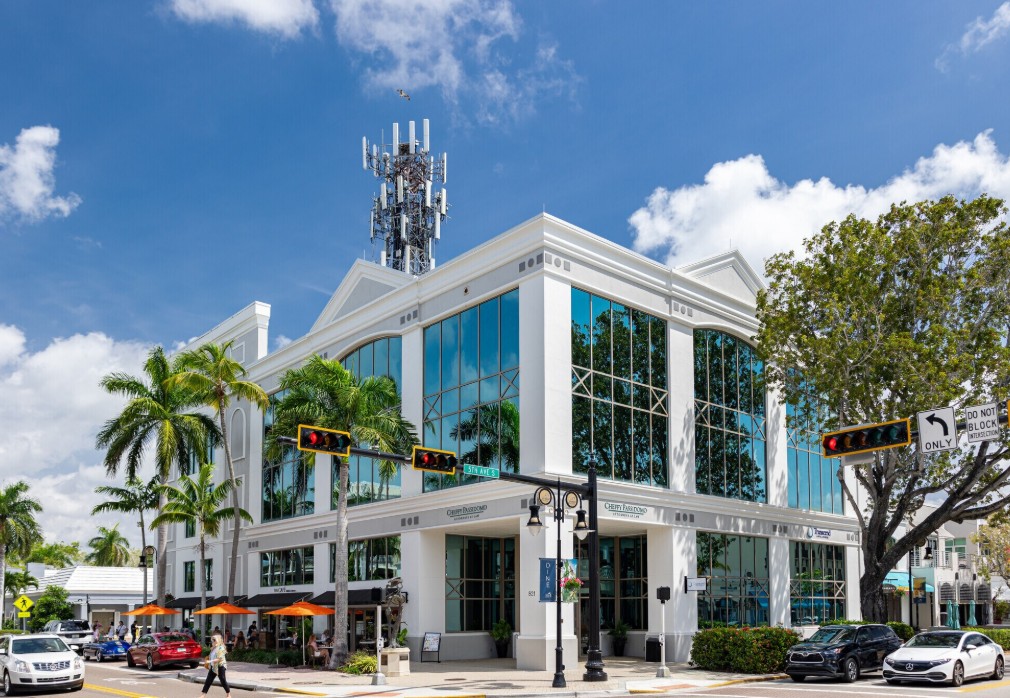 821 5Th Ave S, Naples, FL 34102