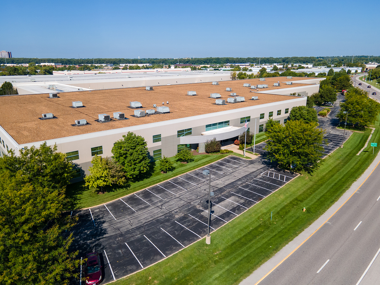 13600 Shoreline Dr — Lease in Earth City, MO, photo 3 of 8