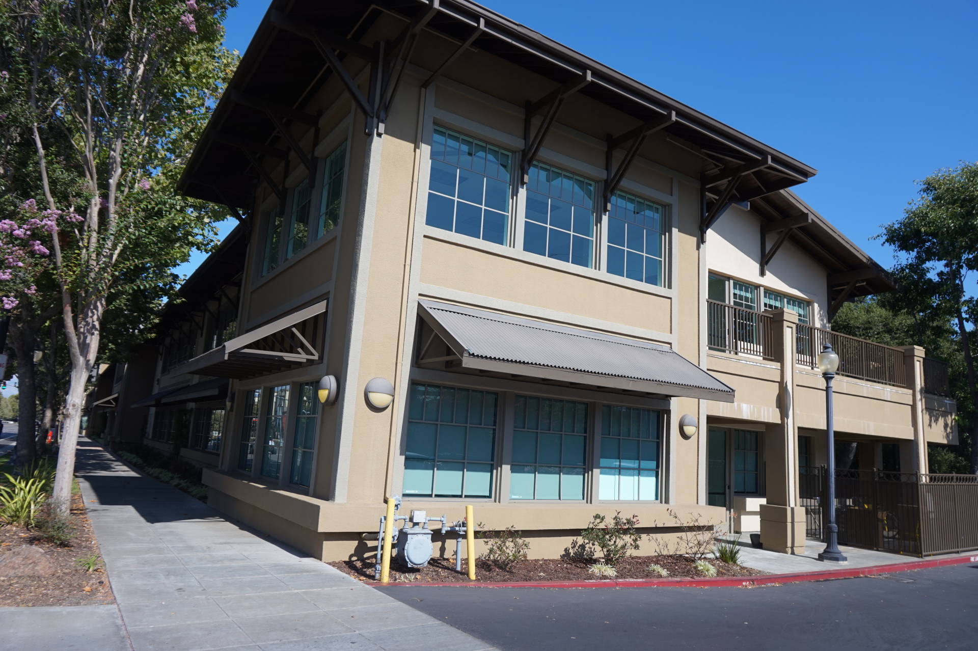 100 W Evelyn Ave