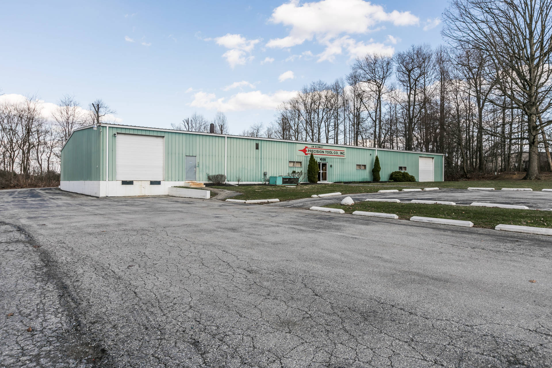 1035 Saunders Ln