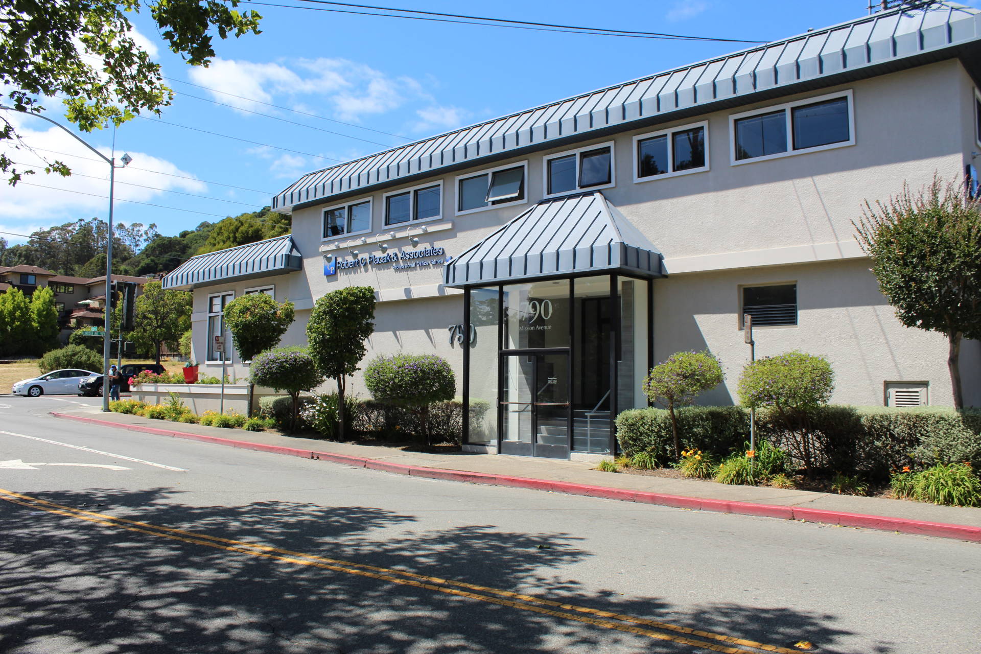 790 Mission Ave