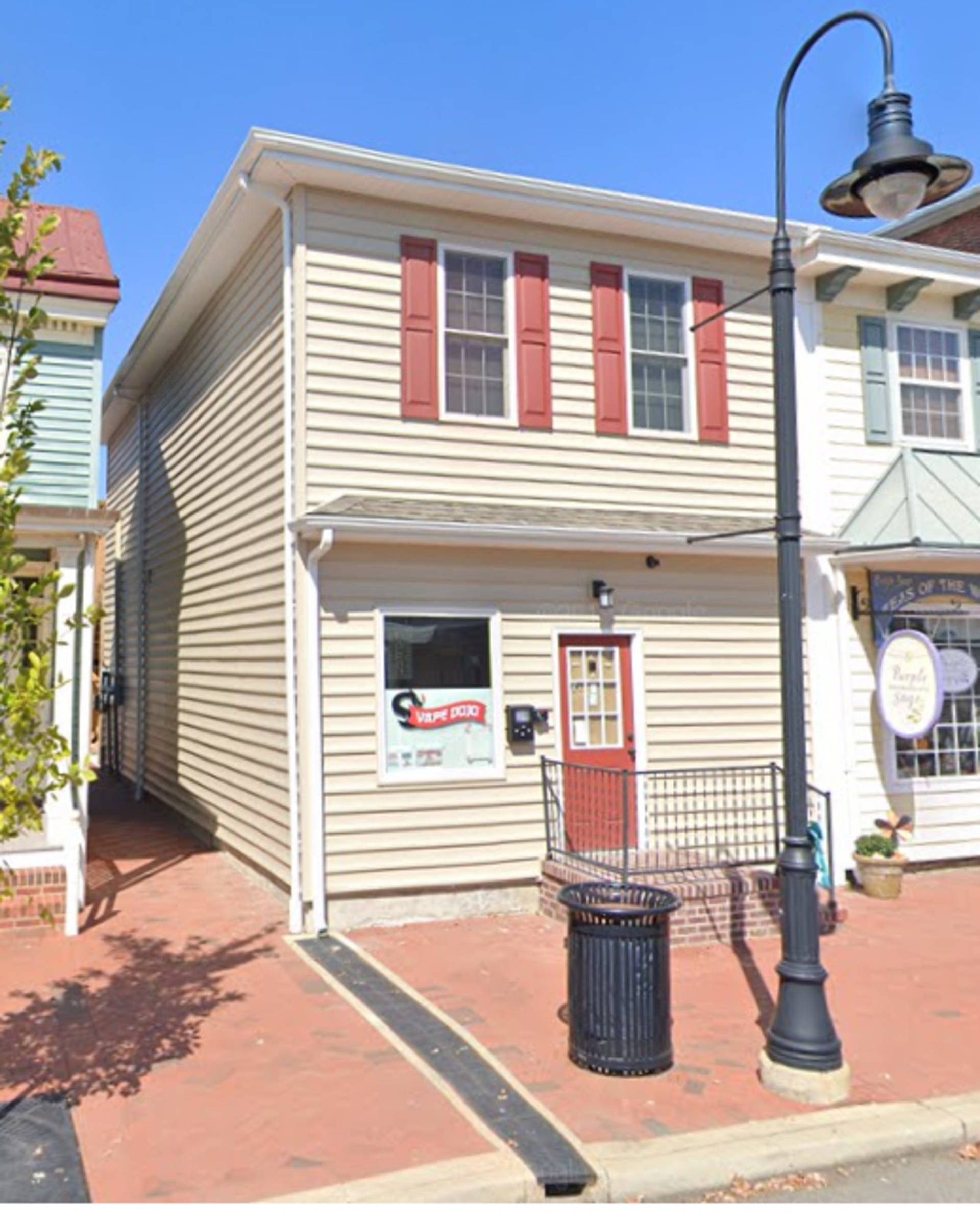 39 W Main St